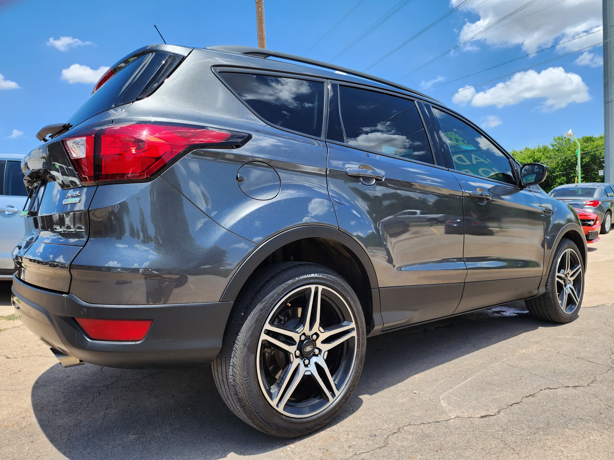 2019 GRAY Ford Escape SEL (1FMCU0HD2KU) , AUTO transmission, located at 2660 S.Garland Avenue, Garland, TX, 75041, (469) 298-3118, 32.885551, -96.655602 - Welcome to DallasAutos4Less, one of the Premier BUY HERE PAY HERE Dealers in the North Dallas Area. We specialize in financing to people with NO CREDIT or BAD CREDIT. We need proof of income, proof of residence, and a ID. Come buy your new car from us today!! This is a Super Clean 2019 FORD ESCAP - Photo #3